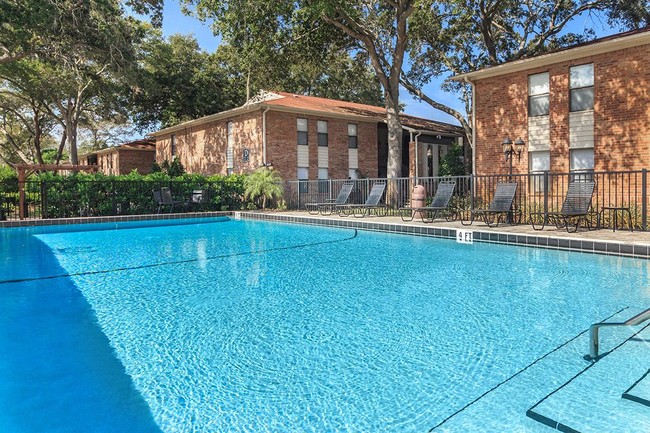 coachman-club-apartments-clearwater-fl-primary-photo