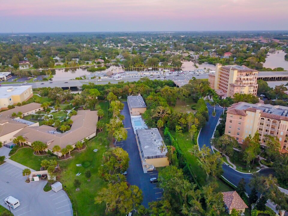 1860 Phillippi Shores apts