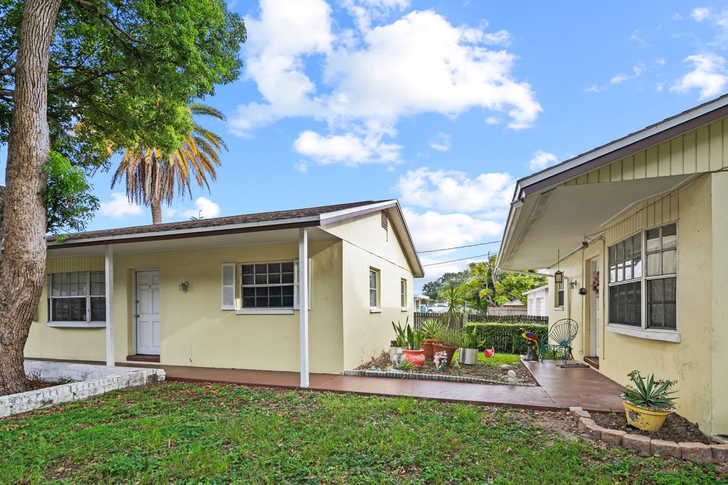 FOR SALE: The Sunset House in Dunedin, FL (Casa Al Tramonto) 6-Units * All 2 Bdrm/1 Bath Units.